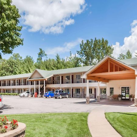 Howard Johnson By Wyndham Traverse City Exterior foto