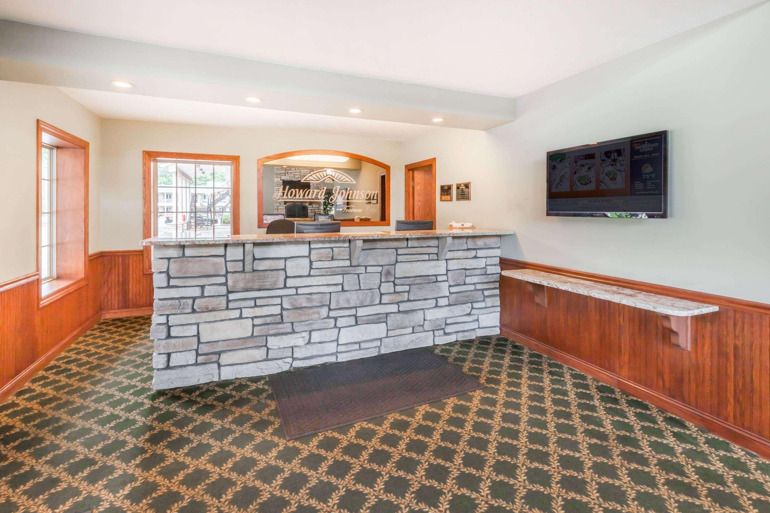 Howard Johnson By Wyndham Traverse City Exterior foto