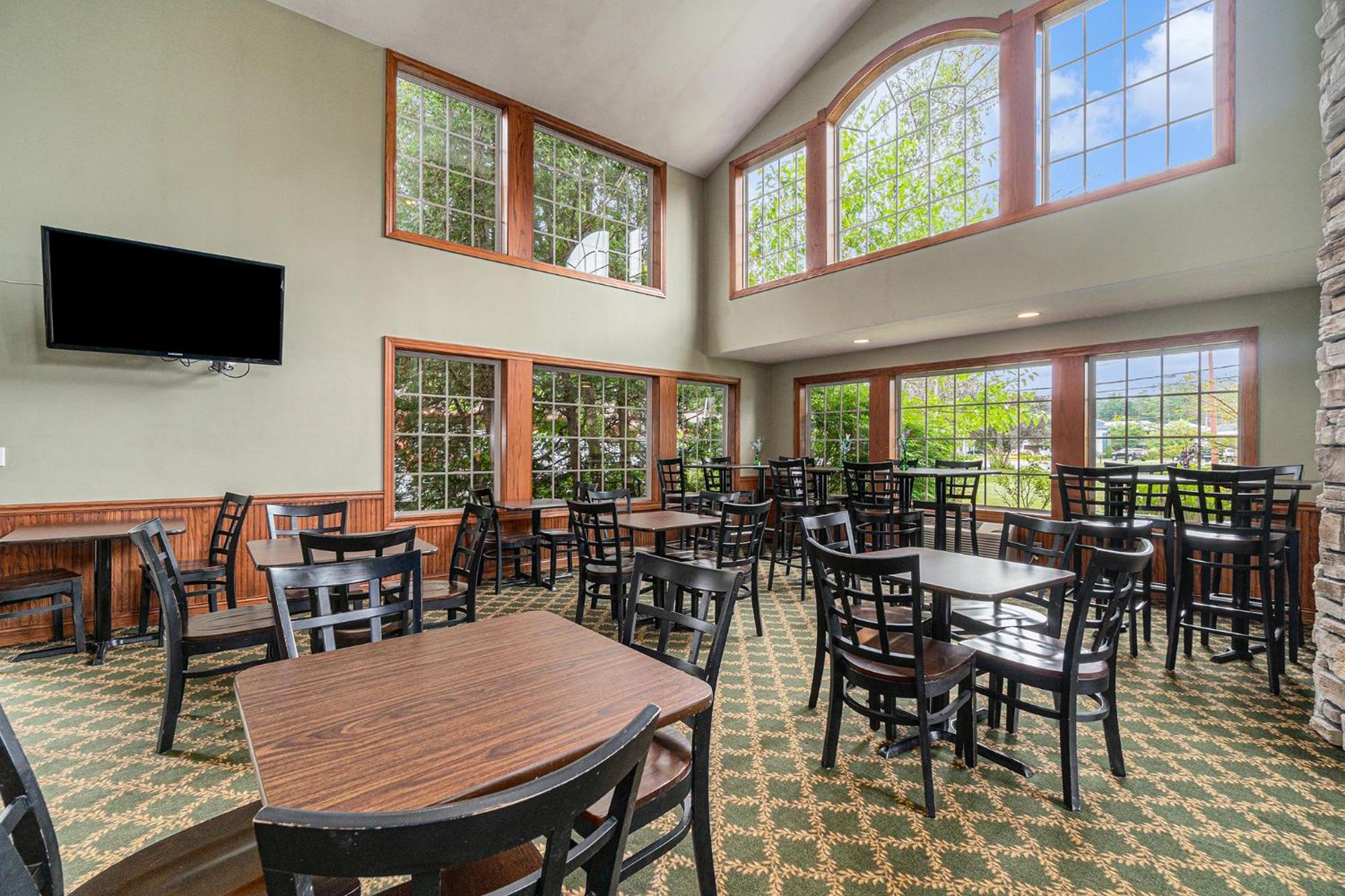 Howard Johnson By Wyndham Traverse City Exterior foto