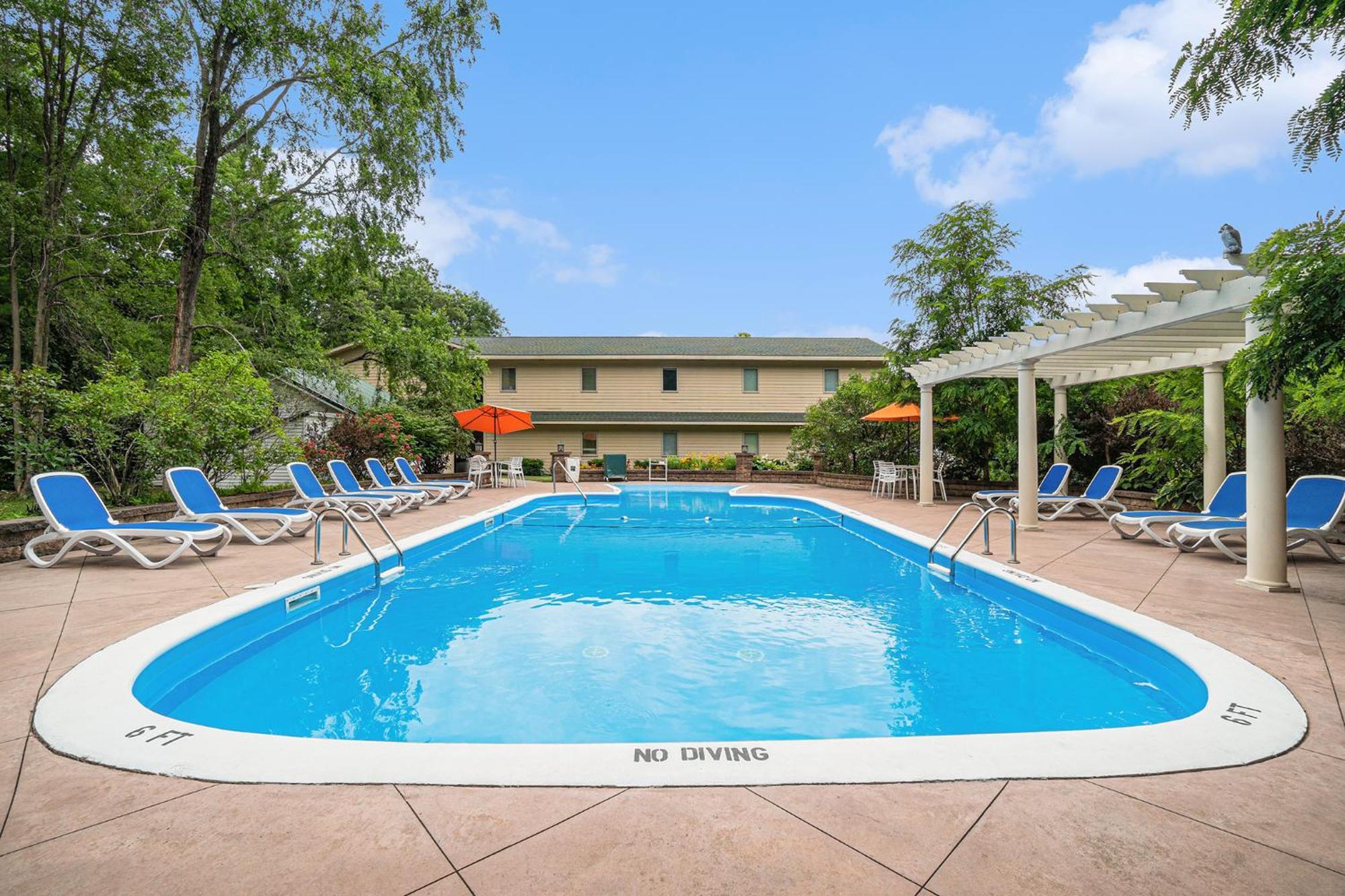 Howard Johnson By Wyndham Traverse City Exterior foto