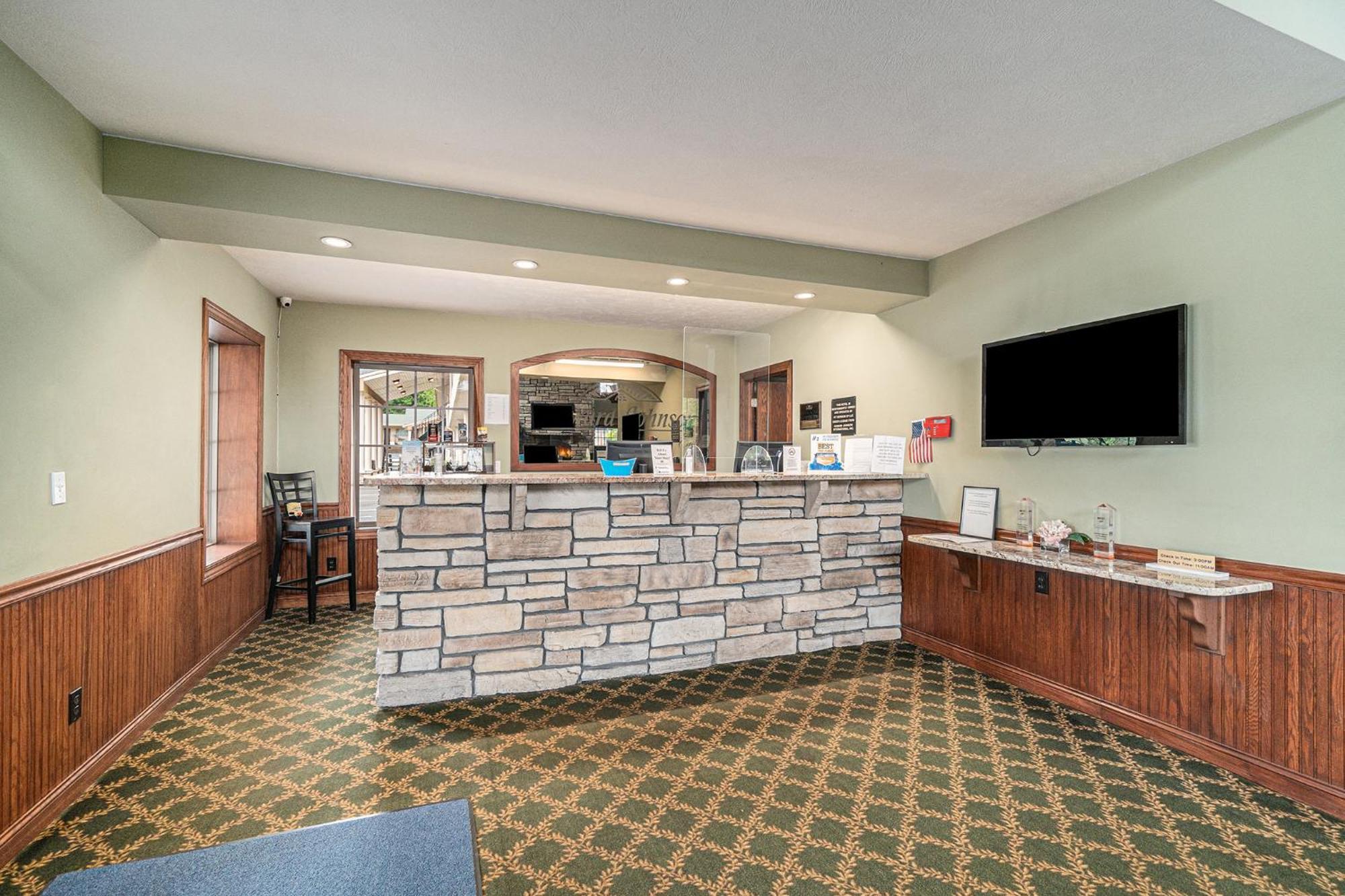 Howard Johnson By Wyndham Traverse City Exterior foto
